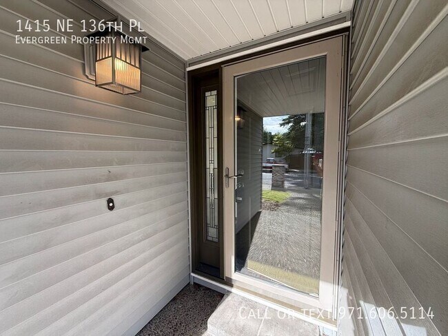 Foto del edificio - 1415 NE 136th Pl