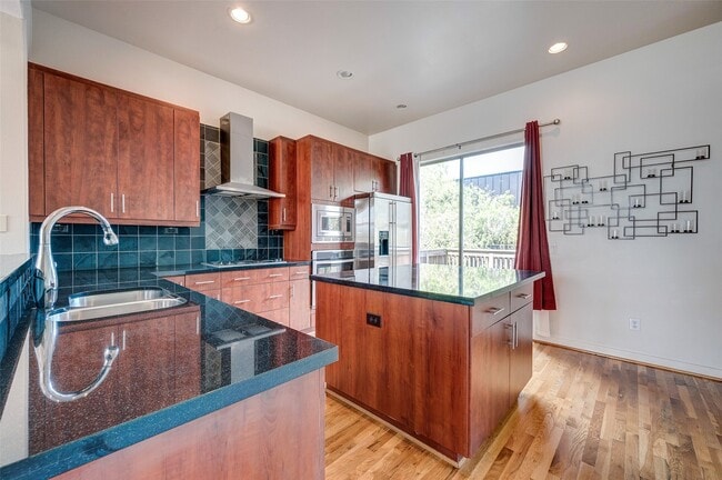 Building Photo - 1729 Reinerman St