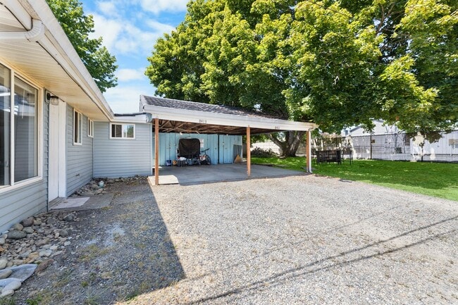 Building Photo - Cunningham Duplex