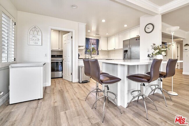 Foto del edificio - 16323 Summershade Dr