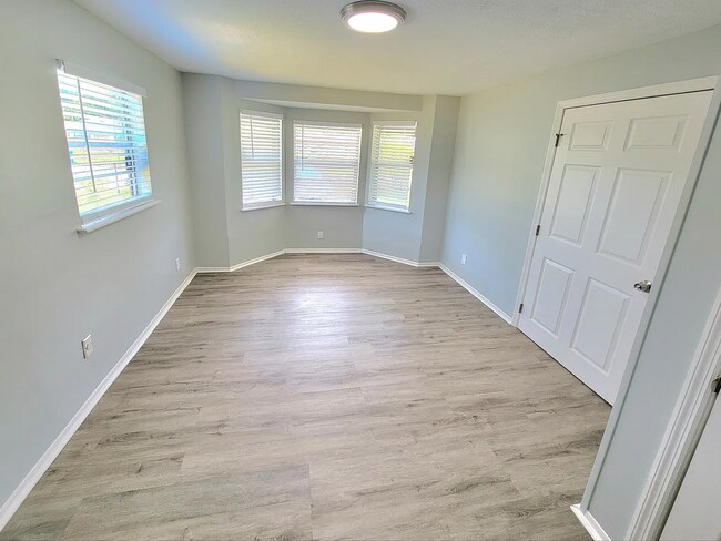 Foto del edificio - Renovated 4BR/2BA Pool Home in Jacksonville, FL | Fenced Yard | Pets Welcome