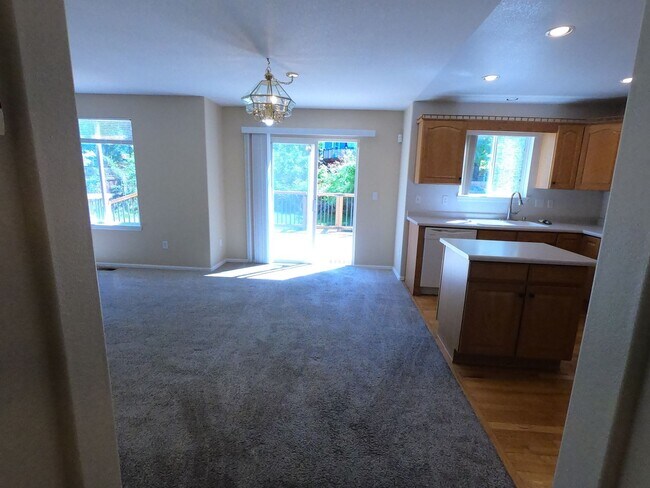 Foto del edificio - Beautiful 5 bedroom home in Pool Community!!