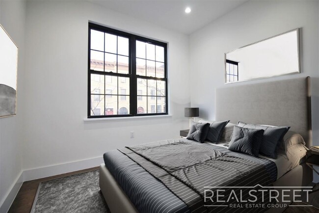 Foto del edificio - Brand New 2 BED with PRVIATE ROOF DECK & W...