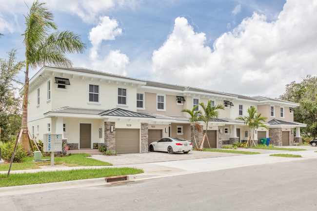 ¡Casas adosadas hermosas! - The Reserve at Coral Springs