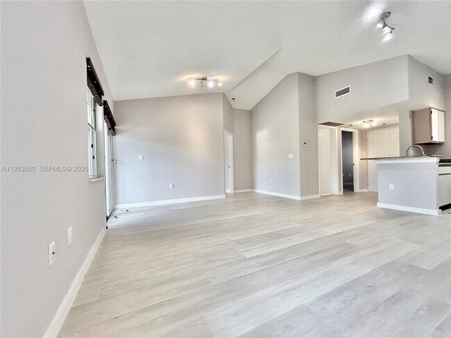 Foto del edificio - 2811 N Oakland Forest Dr