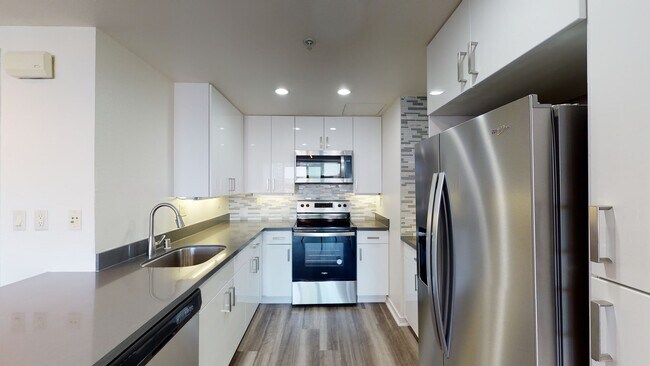 Interior Photo - 388 Beale