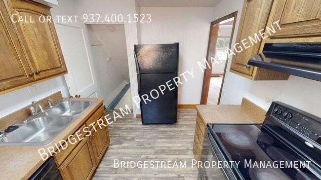 Building Photo - Updated 2 bedroom, 1 bathroom townhome in ...