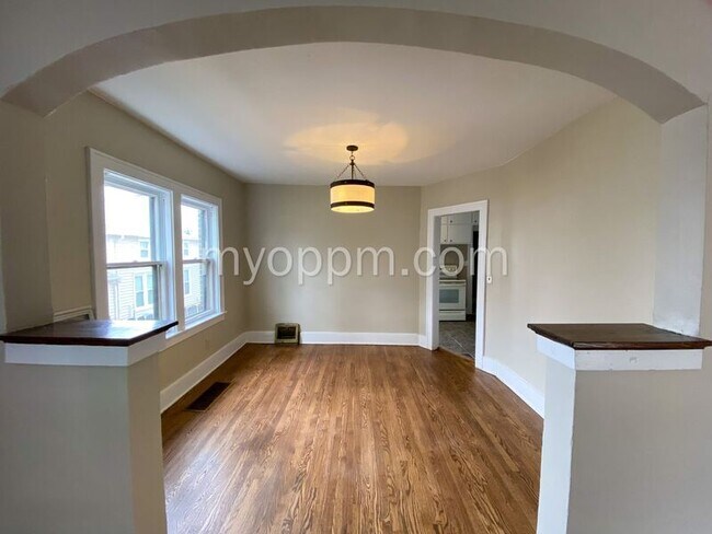 Building Photo - 1009 N 50th St