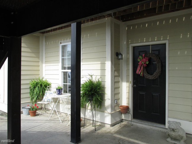 Foto del edificio - 101 Oak Forest Ln