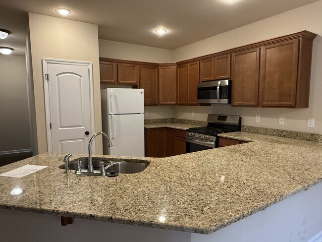 Building Photo - 734 Red Pine Dr