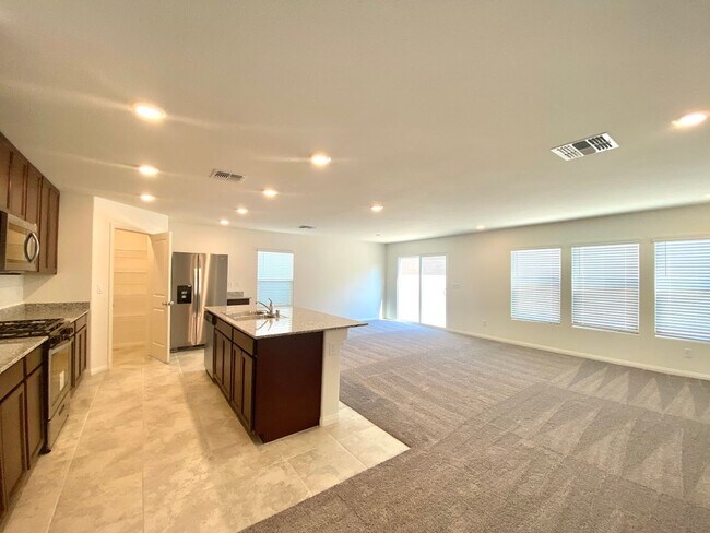 Building Photo - 8175 Seminario Ave