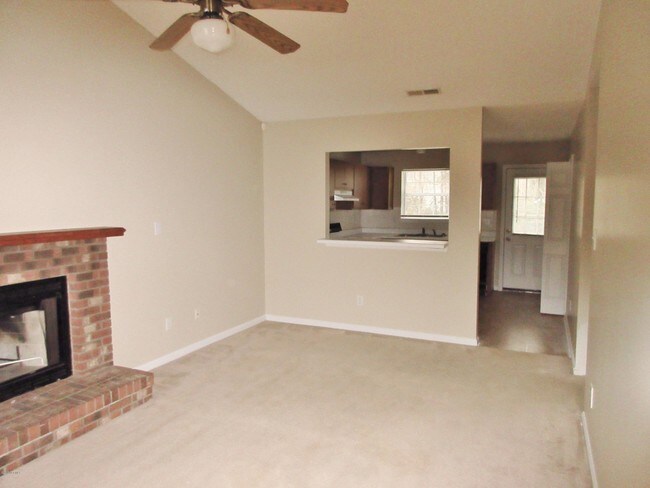 Building Photo - 213 Live Oak Ct