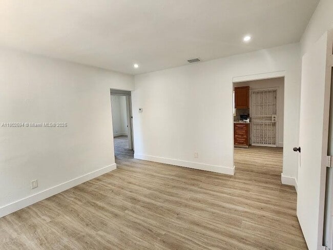 Building Photo - 2754 SW 34th Ave