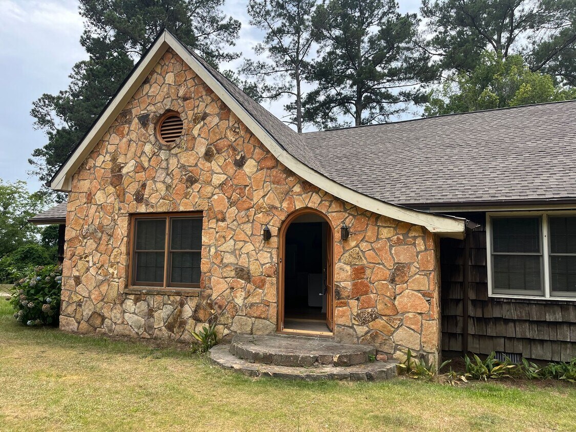 Primary Photo - 324 Chambers Rd