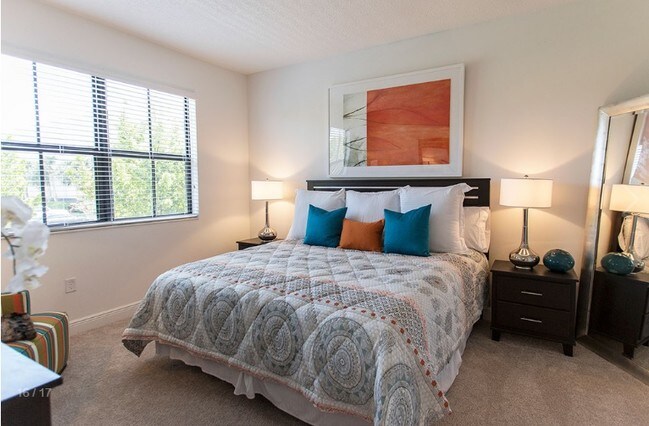 Bedroom area - 5900 Toscana Dr