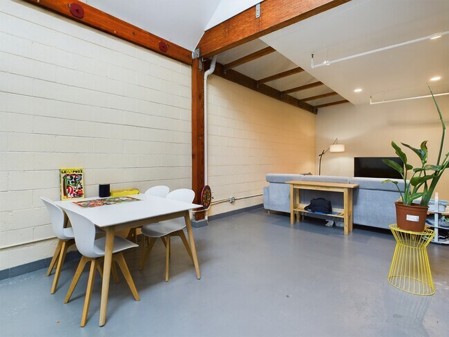 Photo - 926 Chester St Apartment