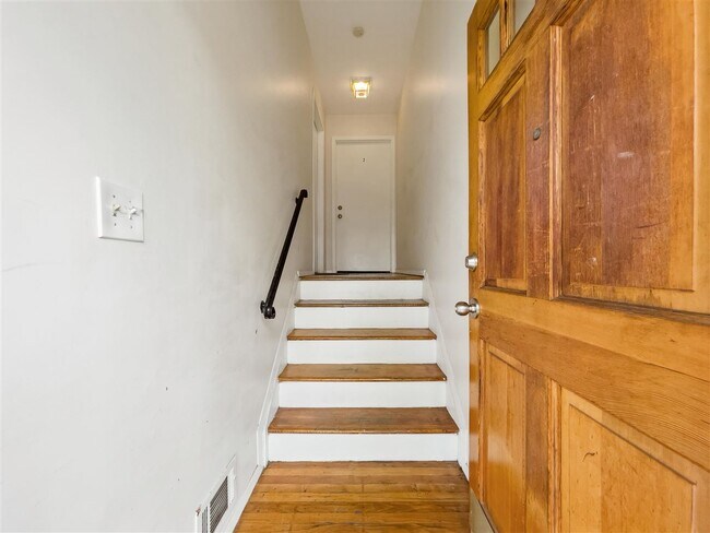 Building Photo - 36 Briarwood Rd