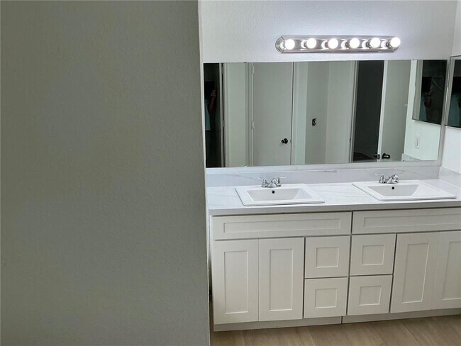 Foto del edificio - 7350 Westpointe Blvd