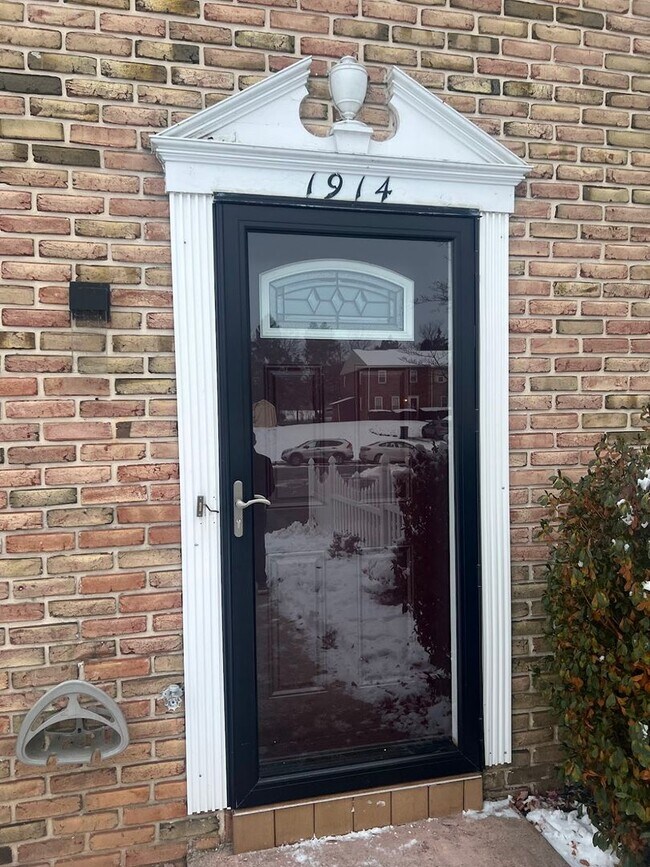 Foto del edificio - Now Available Spacious 3 Bedroom, 1.5 Bath Home