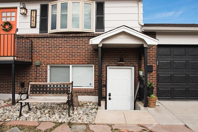 Foto del edificio - 7640 S Kit Carson Dr