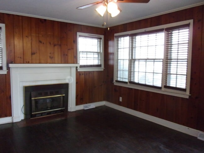 Building Photo - 517 S Jones Ave