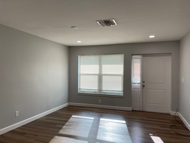 Building Photo - 406 Robalo Ct