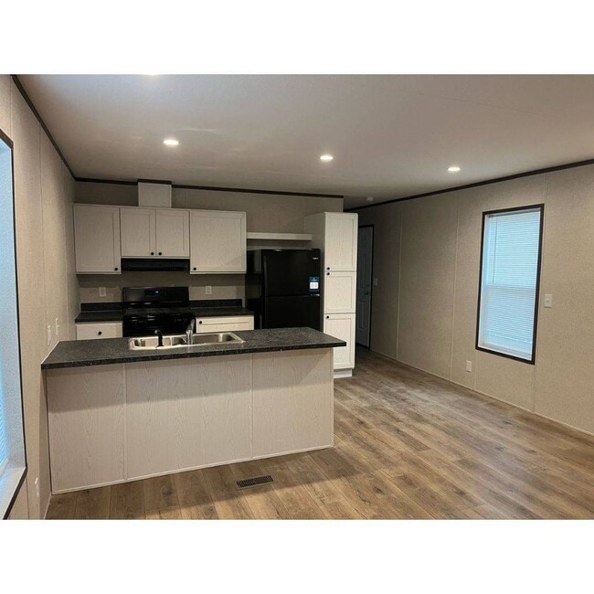 Building Photo - 103 Hollyhock Ln