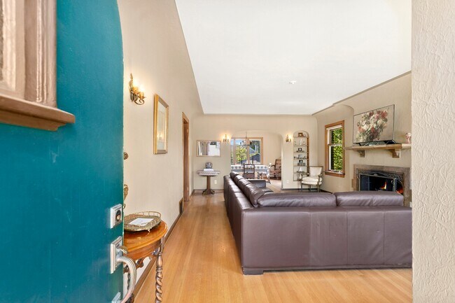 Foto del edificio - 1526 Thorndyke Ave W