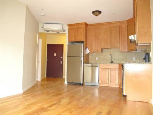 Primary Photo - 35 N Henry St