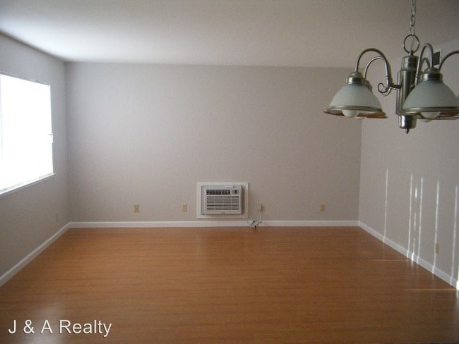 Foto del edificio - 2 br, 1 bath House - 2122 Skylark Ct, #1