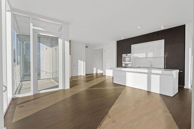 Foto del edificio - 313 W 17th St
