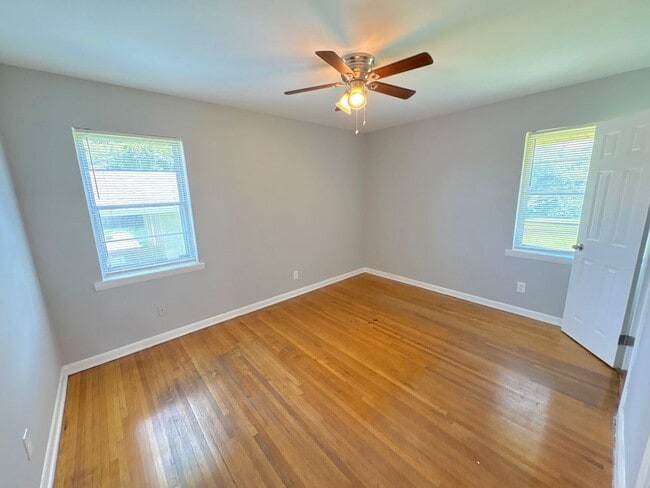 Foto del edificio - 4493 Westmont Rd