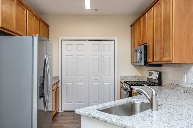 3BR, 2BA - 1,620SF - Kitchen - Lakemont at Avery Park