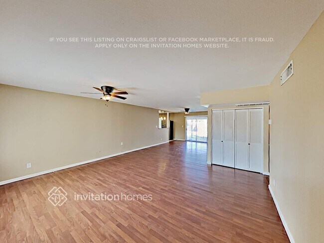 Foto del edificio - 2184 E Broadmor Dr