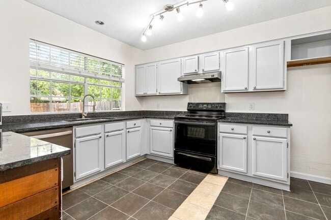 Building Photo - 9110 Chinon