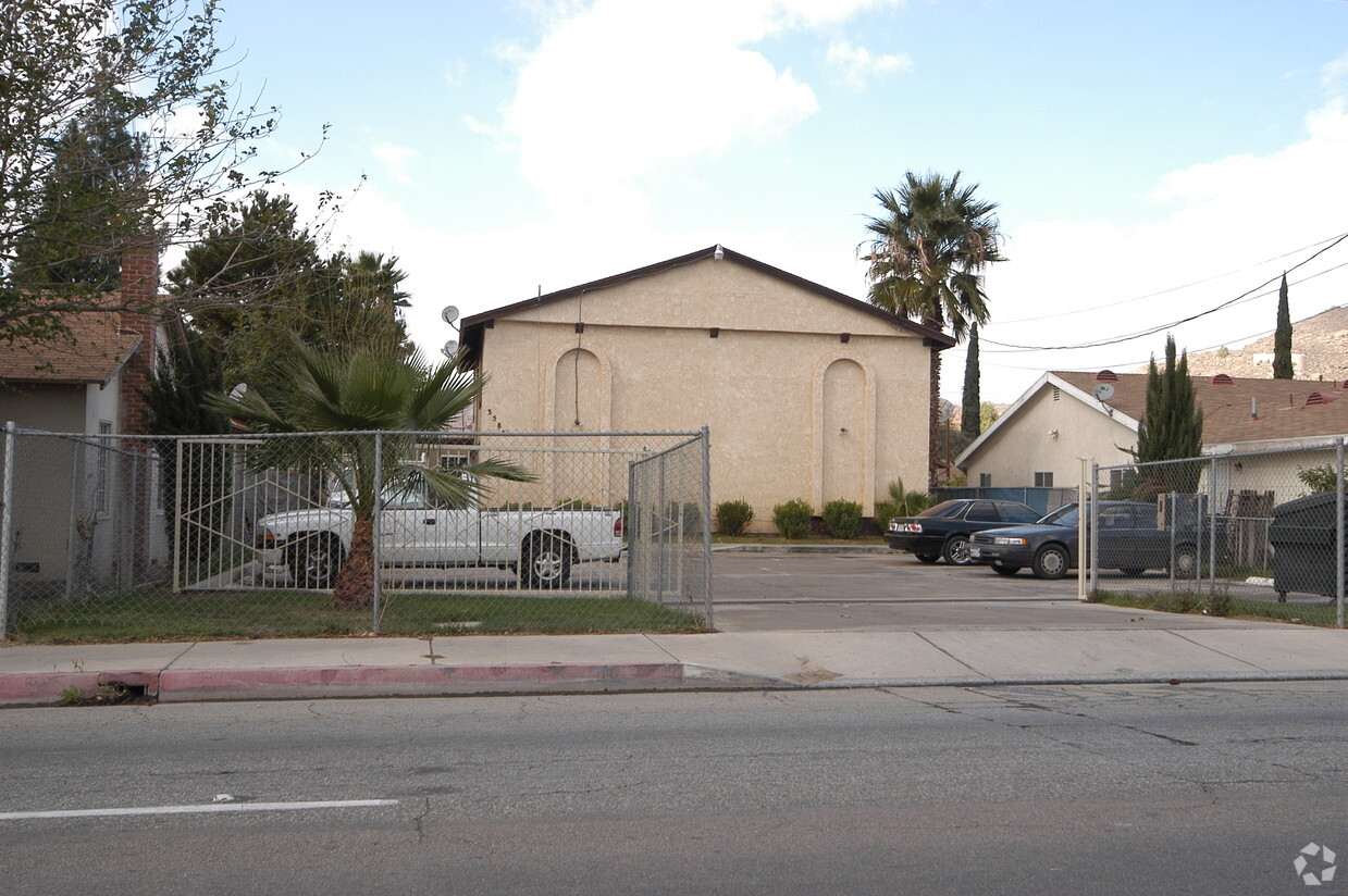 Foto del edificio - 3587 Rubidoux Blvd