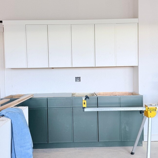 Building Photo - 1110 NW Sproul Dr