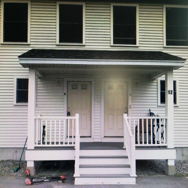 12 leonard st, Rochester, NH 03867 Townhome Rentals in Rochester NH