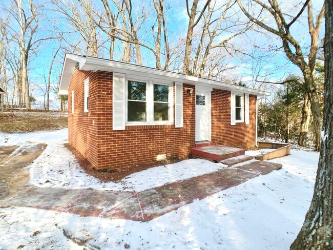 Building Photo - 845 Britton Springs Rd