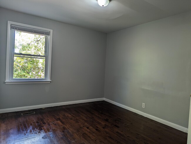 Building Photo - 2400 Hammond Dr