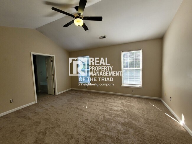 Foto del edificio - Spacious 3 Bedroom home off Jonestown Rd!!