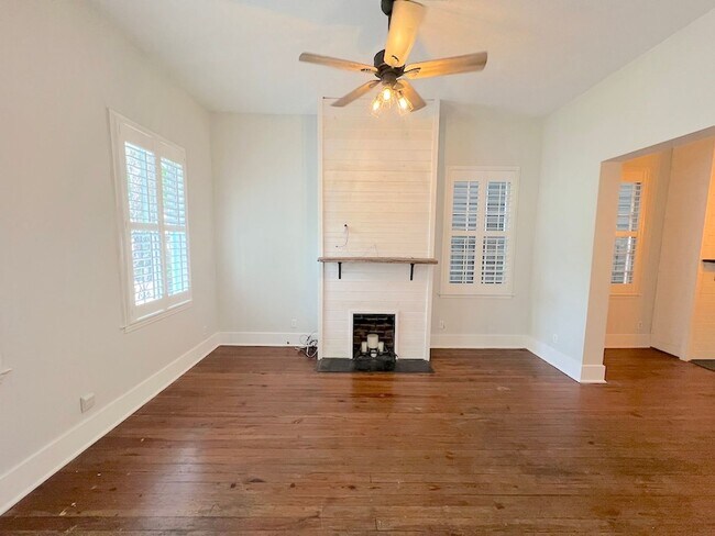 Foto del edificio - 2 BED | 2.5 BATH | DOWNTOWN LIVING | PRIVATE COURTYARD | WALK TO EVERYTHING