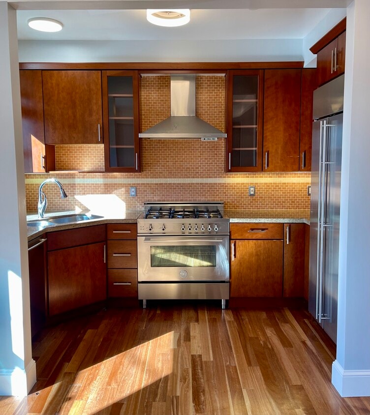 Primary Photo - 732 Lombard Street, Unit 732
