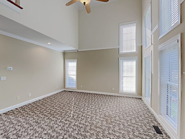 Foto del edificio - 5034 Cramer Woods Dr