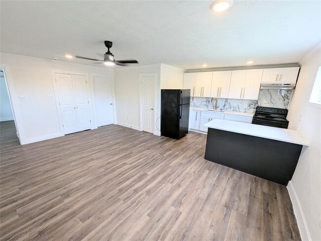 Building Photo - 2306 Garvey Dr