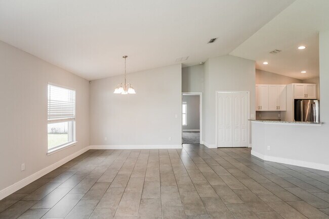 Building Photo - 433 Bloomfield Dr