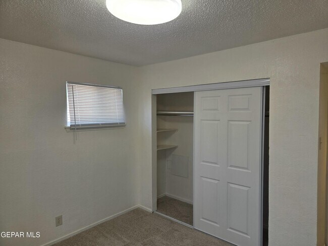 Foto del edificio - 5632 Salem Dr