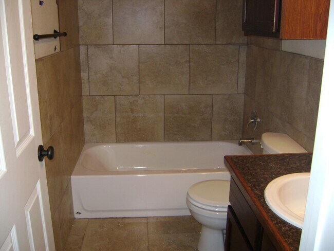 Foto del edificio - 2507 Oak Ln