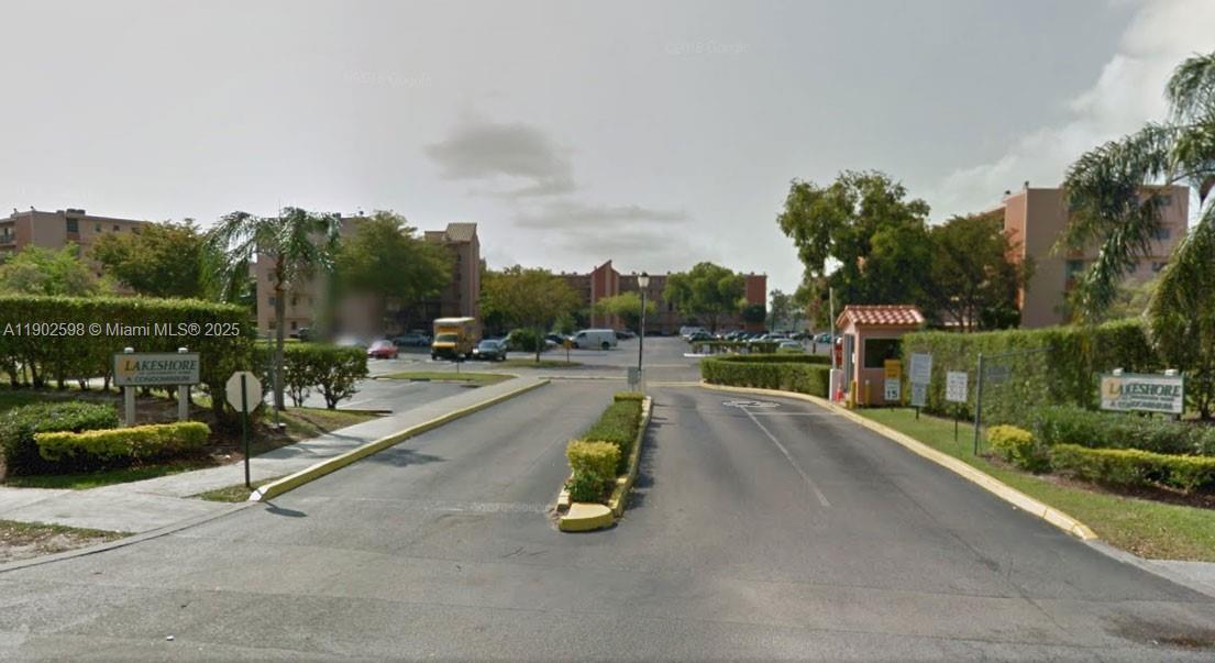 Foto principal - 8750 N Sherman Cir