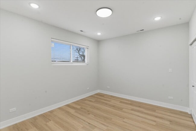 Building Photo - 6222 S King Dr